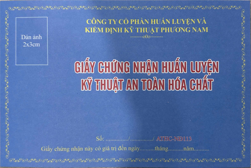 anh-chung-nhan-an-toan-hoa-chat chứng nhận huấn luyện an toàn hóa chất mặt ngoài